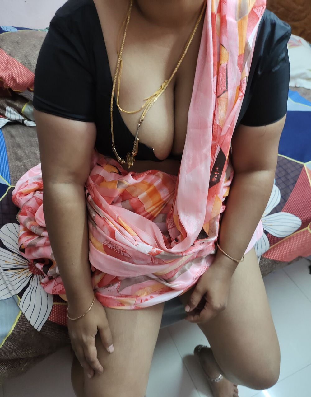 Bhabhi hot saree blouse pics #4