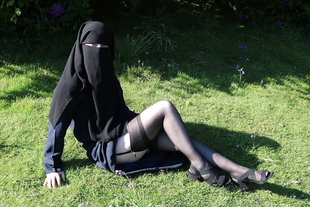 Muslim Burqa Niqab suspenders Outdoors Flashing  #29