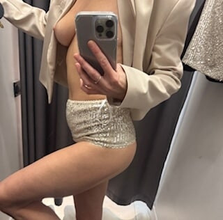 Naked in the fitting room #22