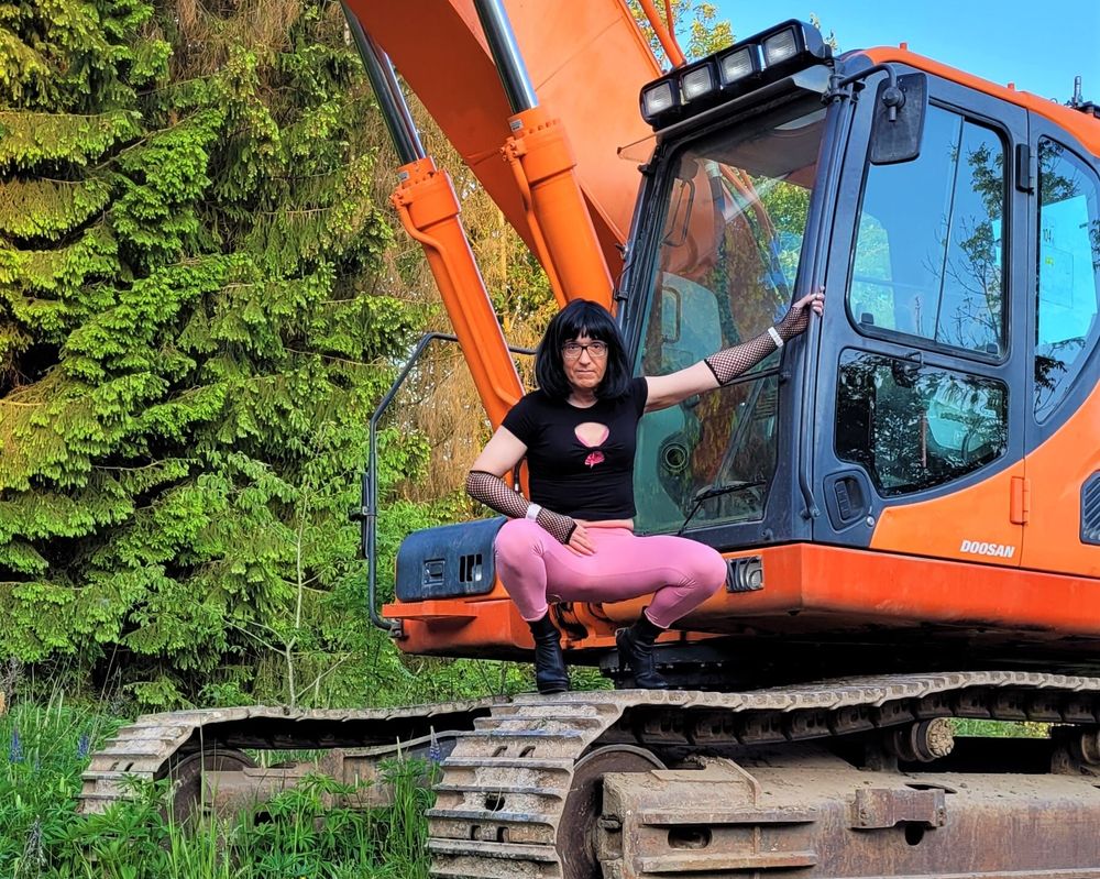 Tamara and the heavy equipment Tamara und das schwere Gerät  #4