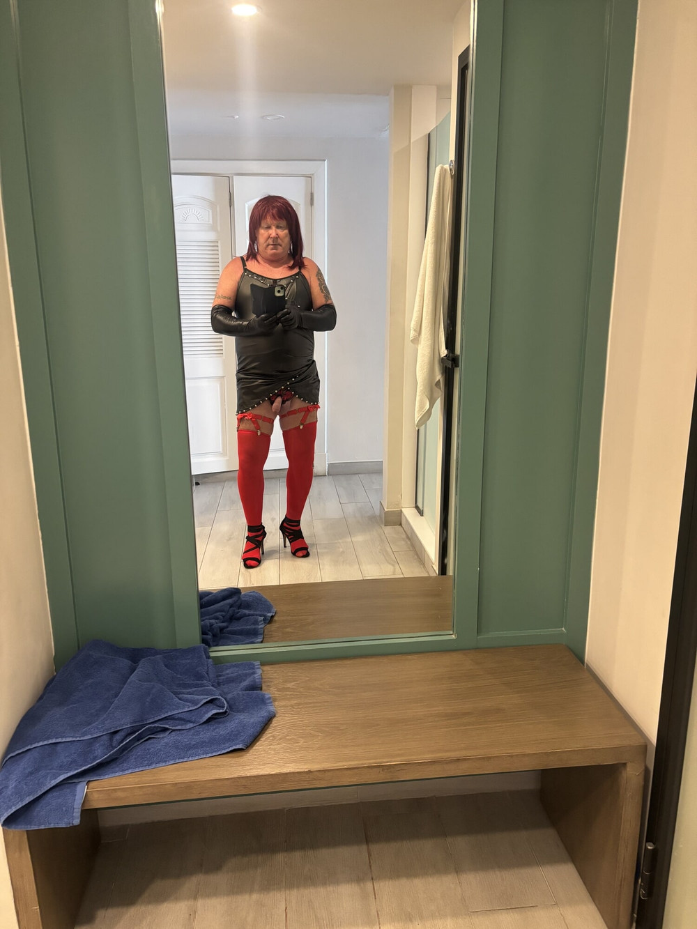 Red tights 