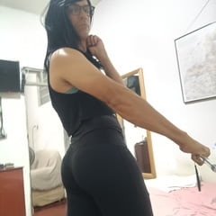 Sakura Nakamura Skinner u tajicama u teretani 