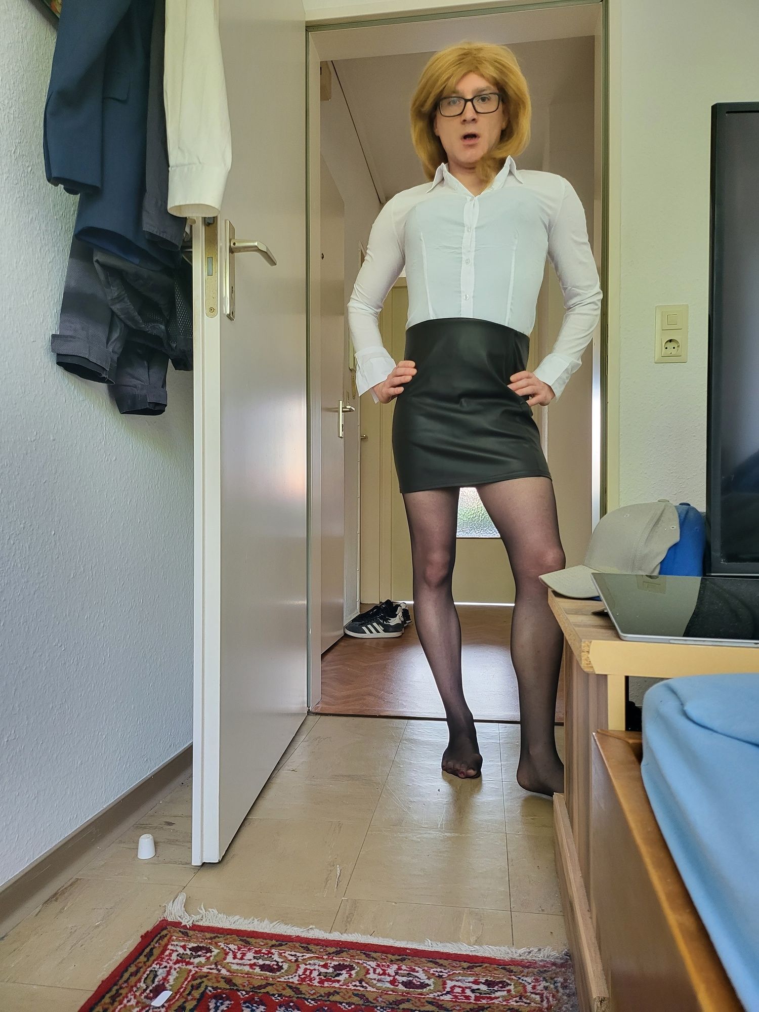 Secretary Outfit and nylon naughty in hotel room