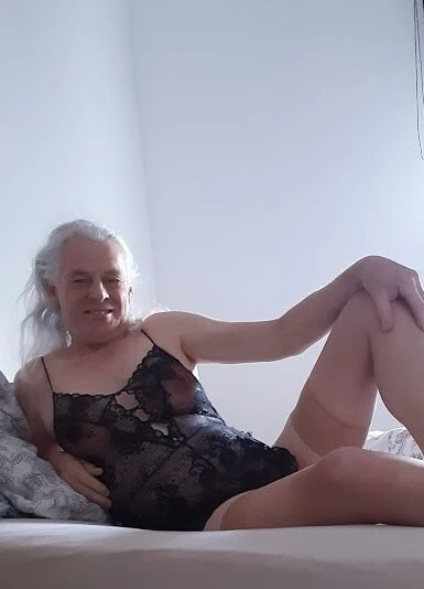 Lingerie hitam