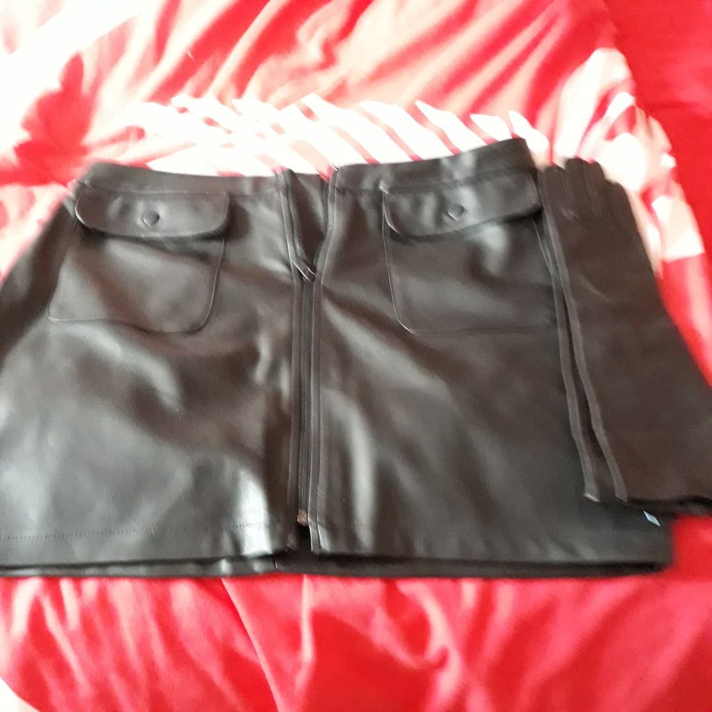 My sexy new leather gloves and sexy leather mini skirt 