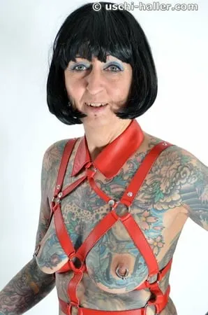 photo shoot with full body tattooed milf cleo         