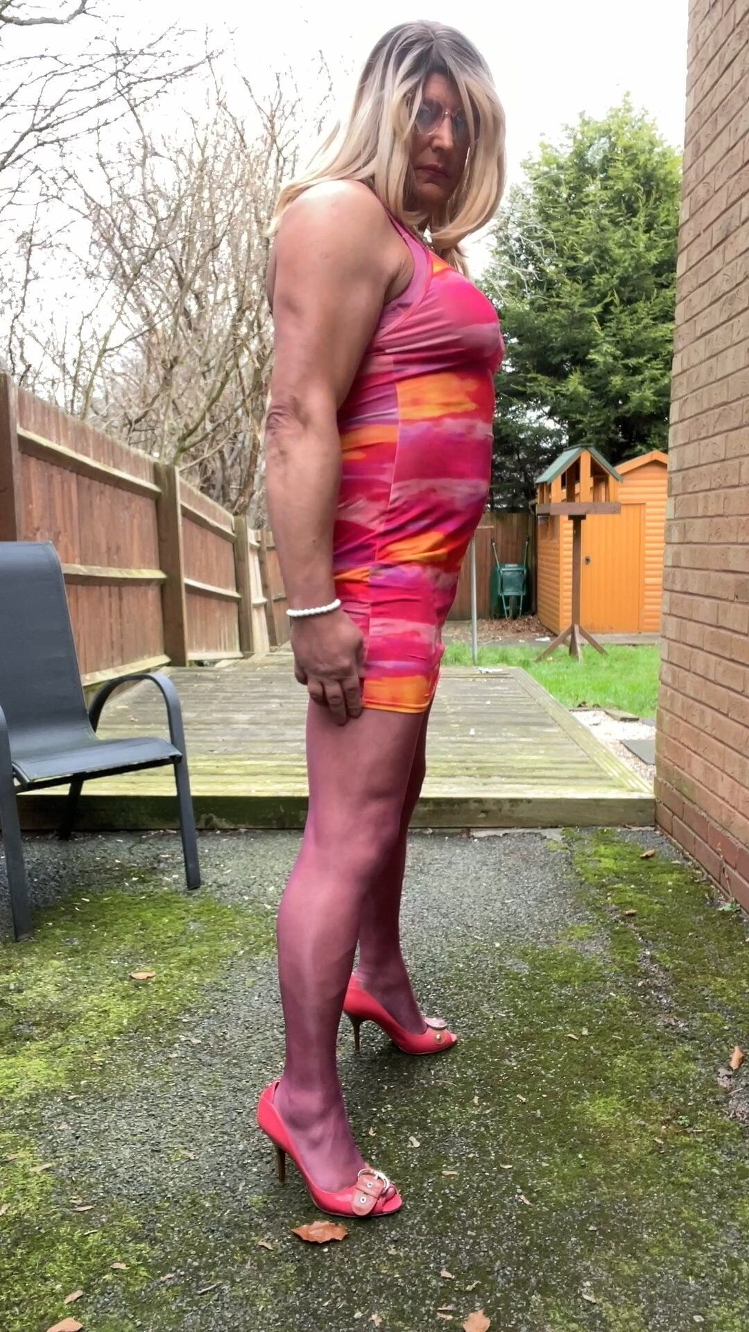 Amateur crossdresser Kellycd2022 sexy milf in pink pantyhose
