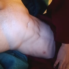 彼の熱い体を見せるHung bi chav