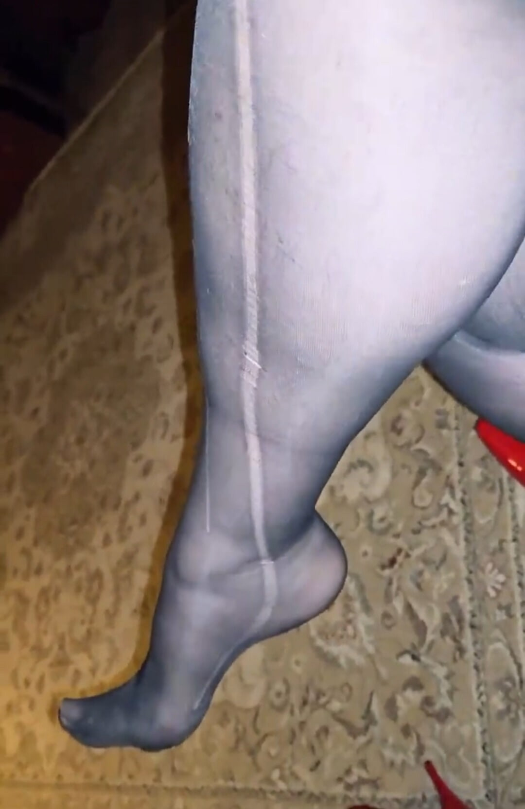 Louise Nylontease 