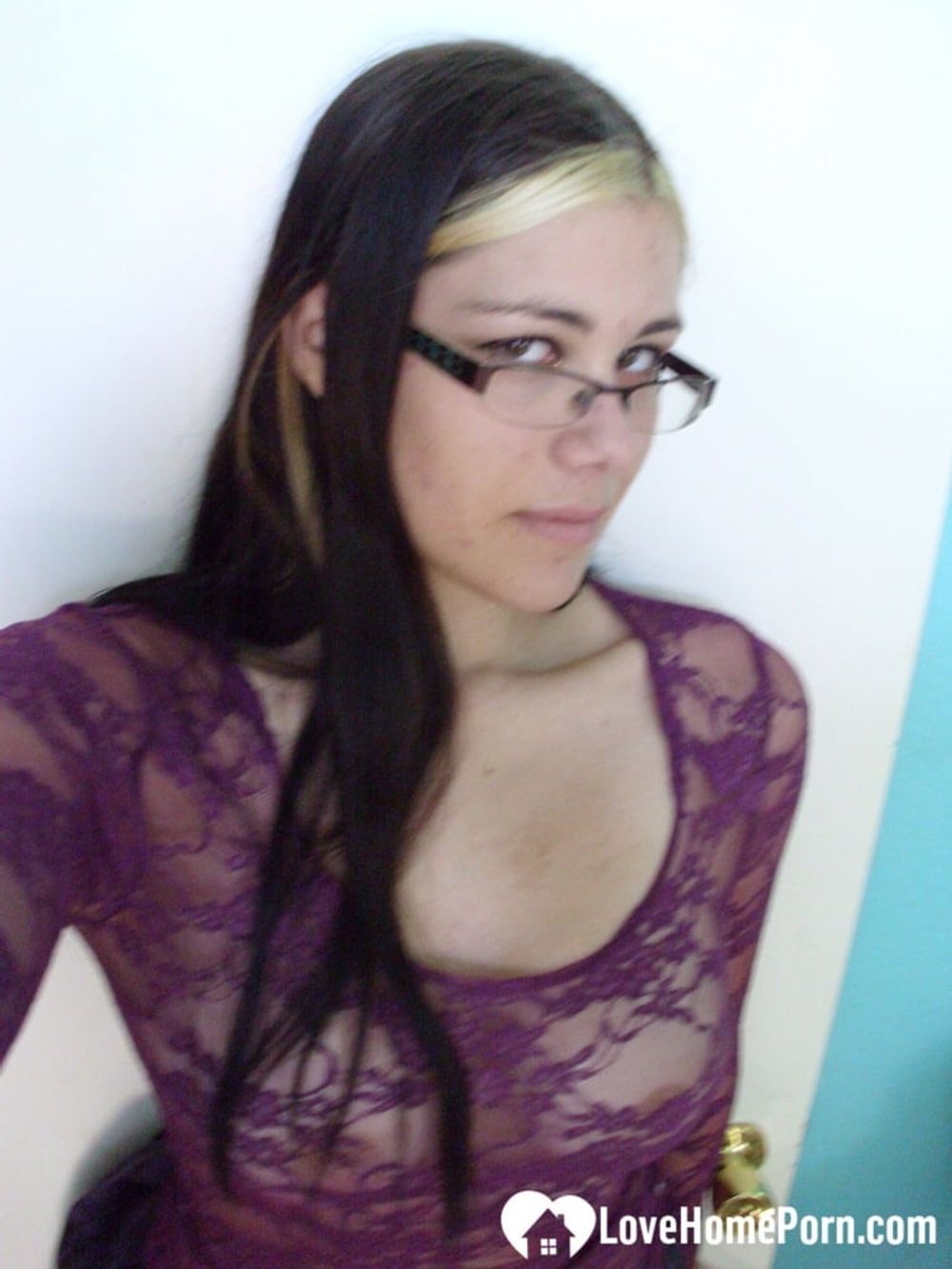 Nerdy chick spreads her legs before masturbating #7