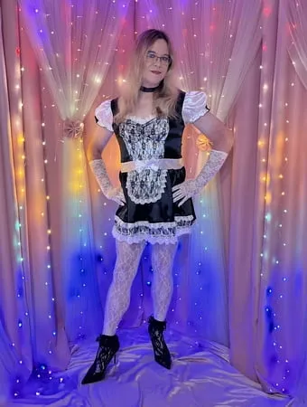 joanie maid in lace         