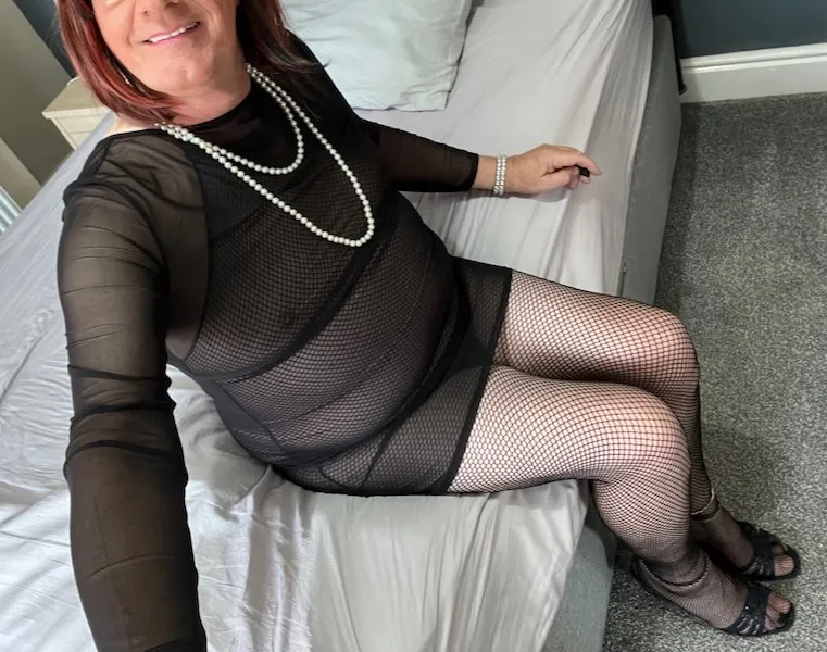 MATURE CROSSDRESSER TVROSE BLACK FISHNET BODYSTOCKING