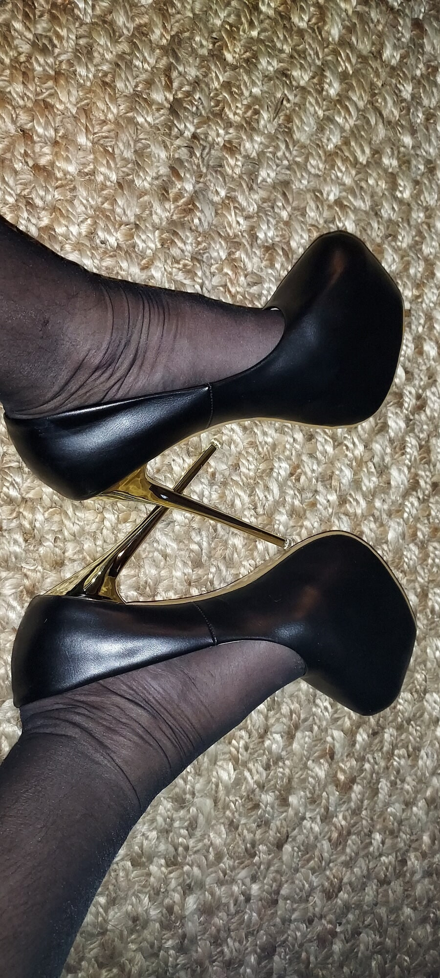 'Tis the season for shoes and stockings 🎅 #28