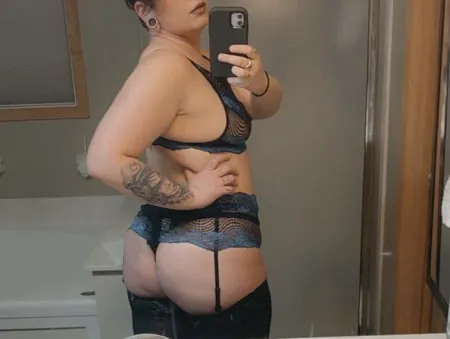 tattooed pawg         