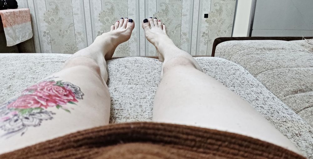 The bitch painted her toenails, got a new colorful tattoo #5