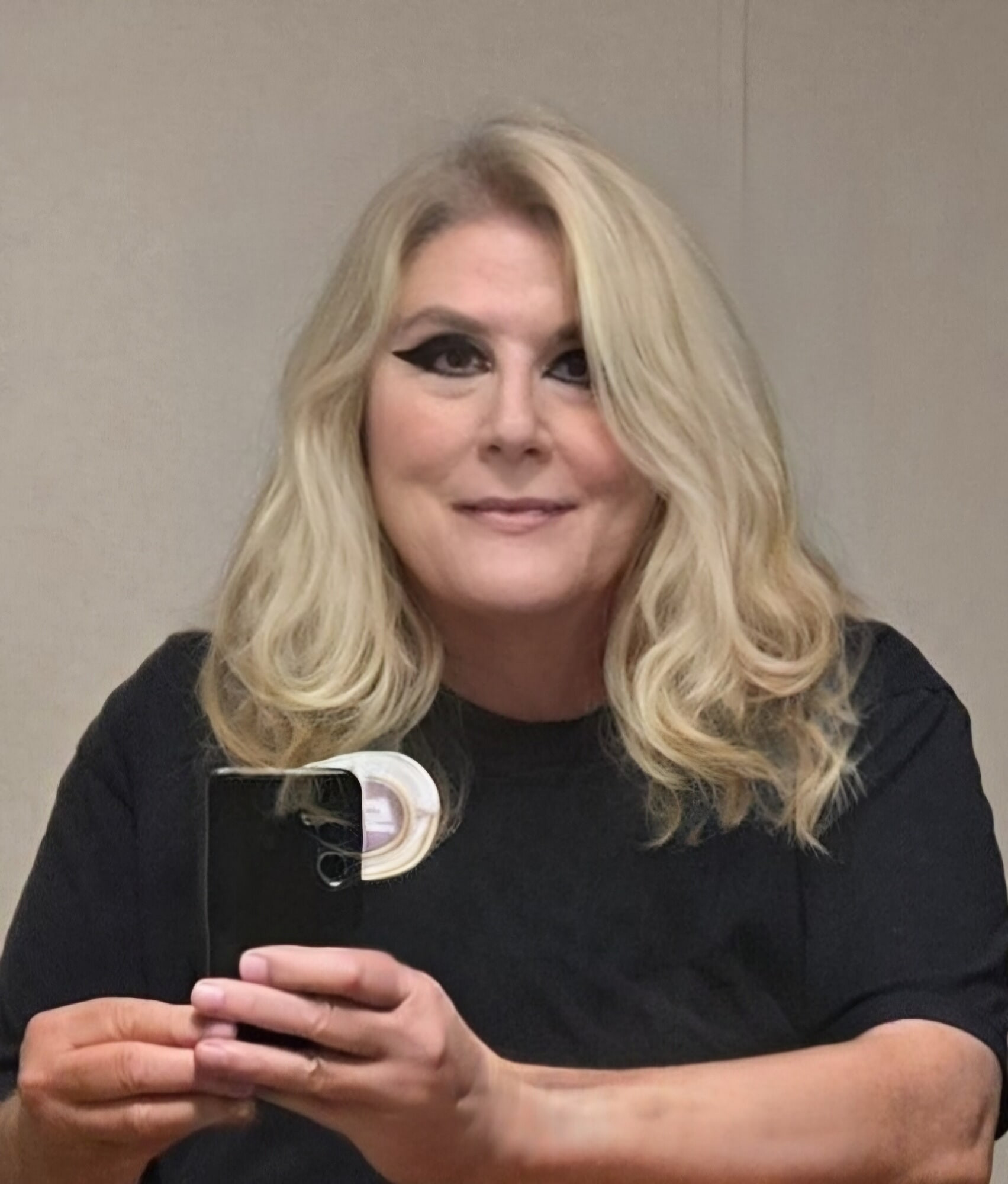 Louise Nylontease
