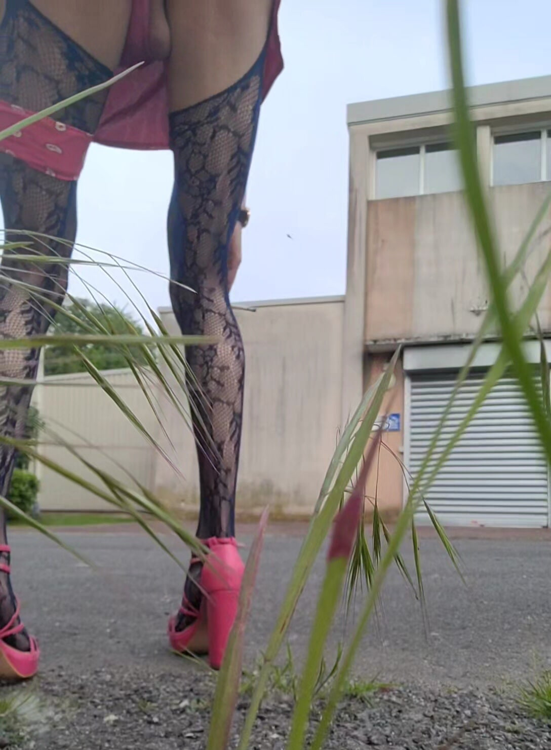 ExhiB👀PUBLIC dans un Complexe Abandonne puis sur son Balcon #46