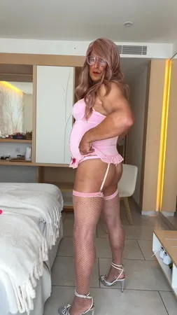 amateur crossdresser kellycd     sexy milf in pink stockings         