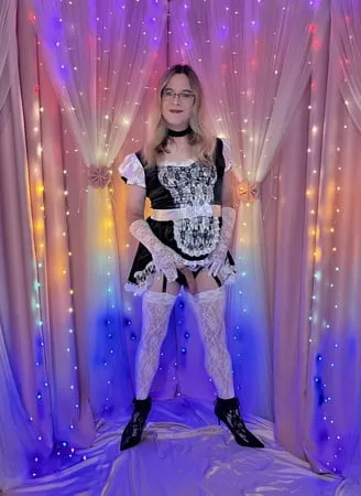 joanie maid in lace         