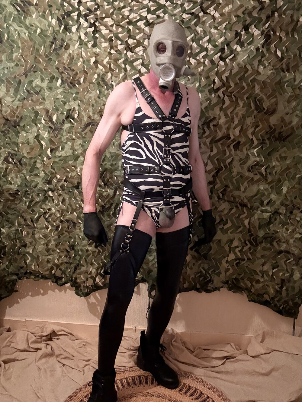Gas Mask wank #2