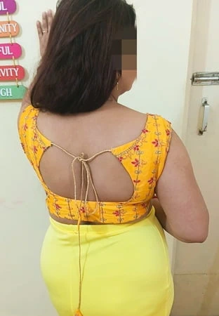 性感的Ankita超级模特和她的男友一起度假