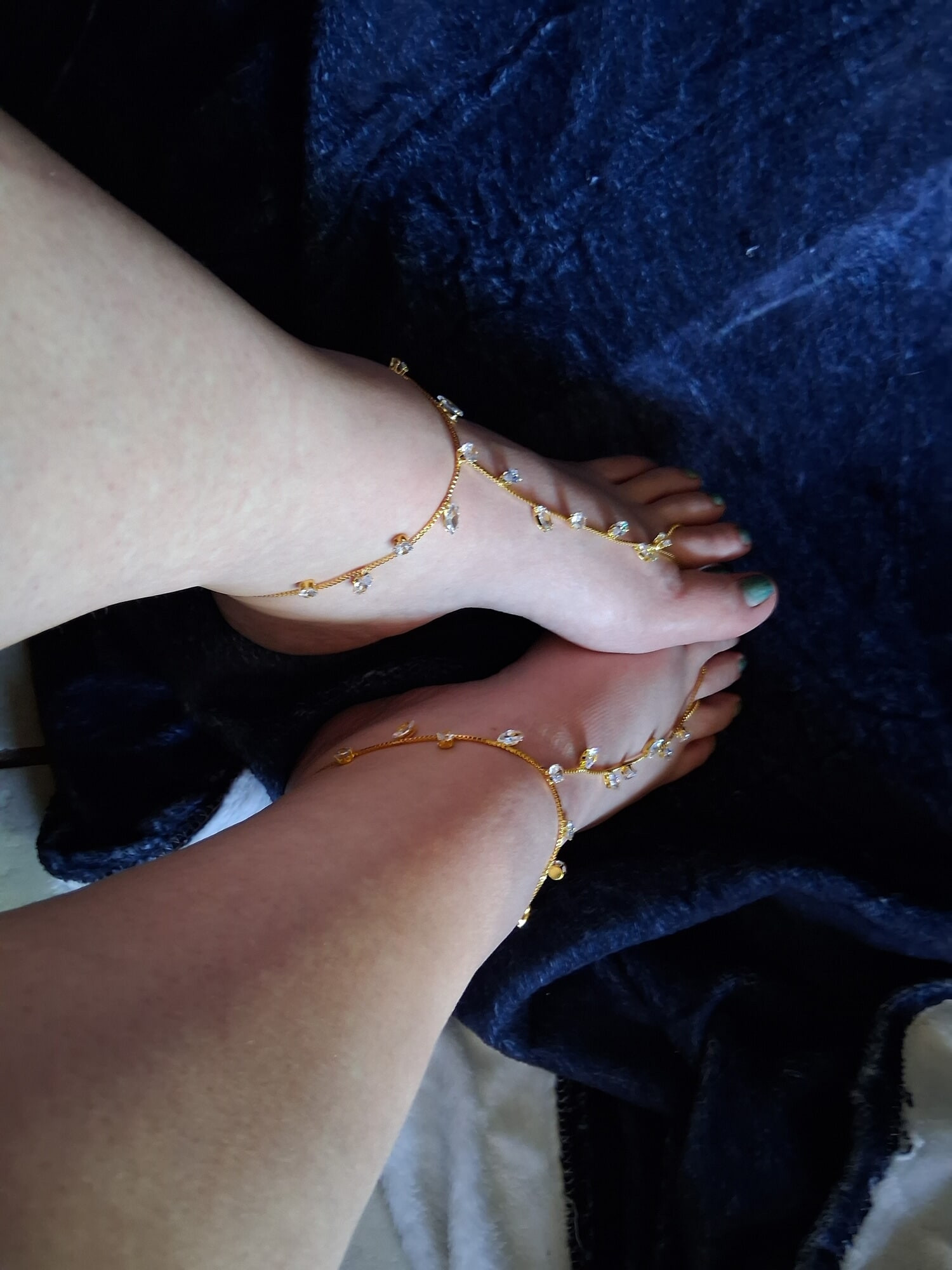 Mmmmm feet...sick on my toes daddy😘