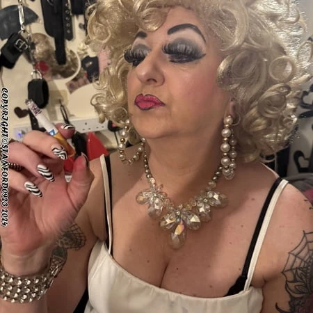 MOMS NEEDS SHIRLEY