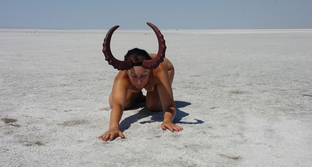 Standing on laps naked on the salt of the salt lake Elton #18