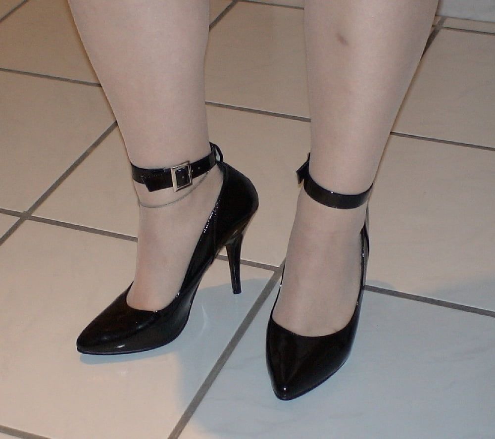 Pantyhose and balck Stilettos #5