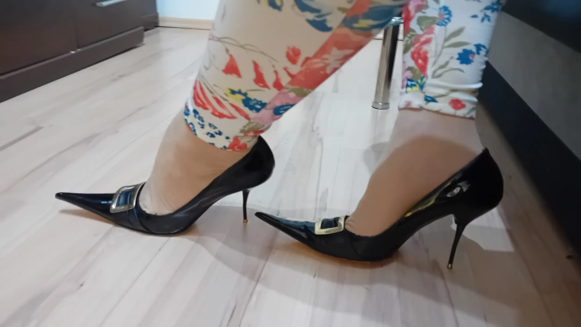 Crossdresser In Sexy Black Leather Pointed Toe High Heels #5