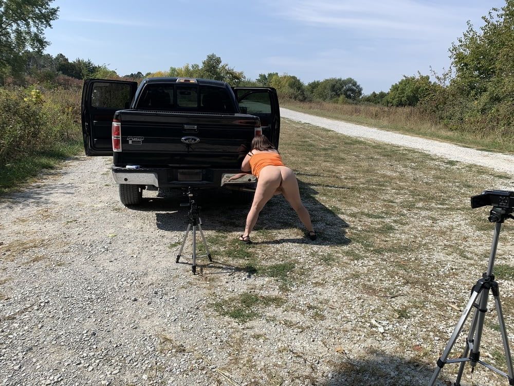 Sexy BBW Outdoor Hitch and Facial Photoset #41