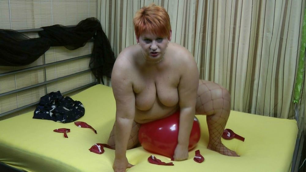 Naked balloon games #24