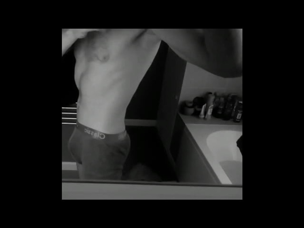 More piccies of my nakiee body lol #3