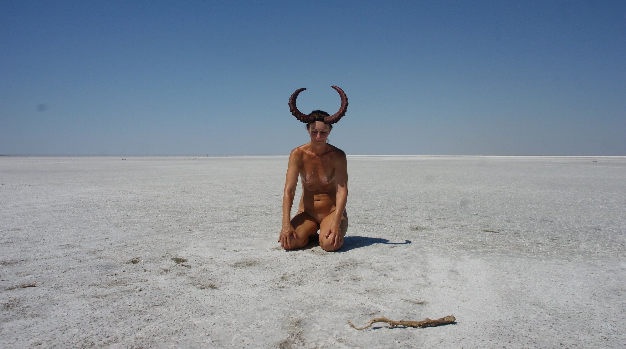 Standing on laps naked on the salt of the salt lake Elton #22