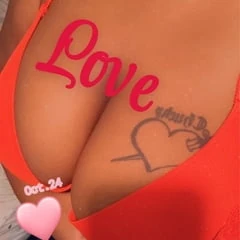 BBW SHOWS BIG TITS