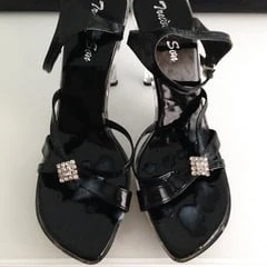 black sandals cum