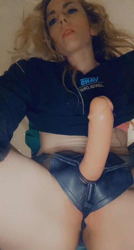 strap on suduction fuck me and shove ur huge dick anywhere