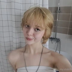 Chloe Free Photos