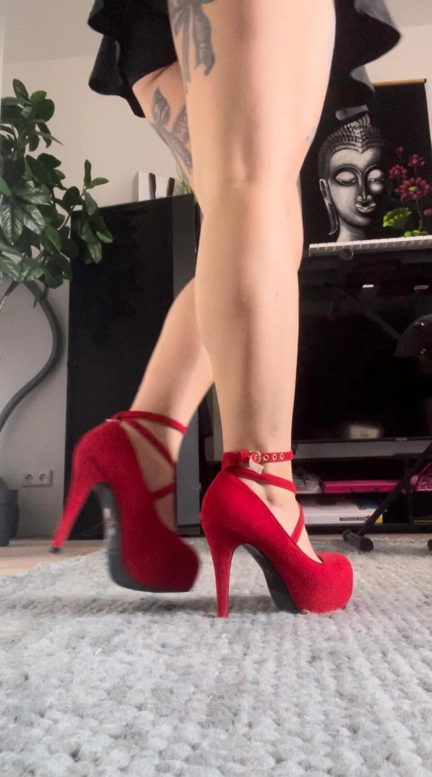 Daisy&#039;s black and red Photoshoot at home #2
