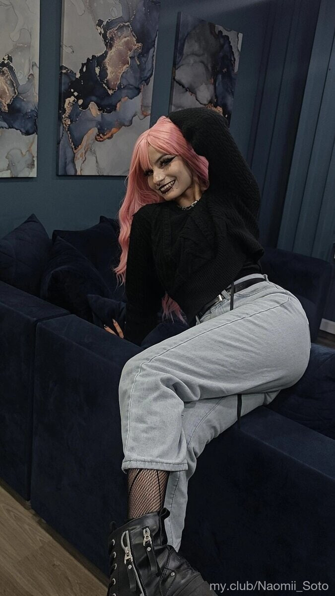 Naomii-Chan Free Photos #13