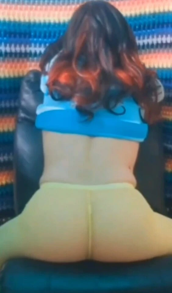 Yellow pantihose blue jumper and red heels seated ass shots #4