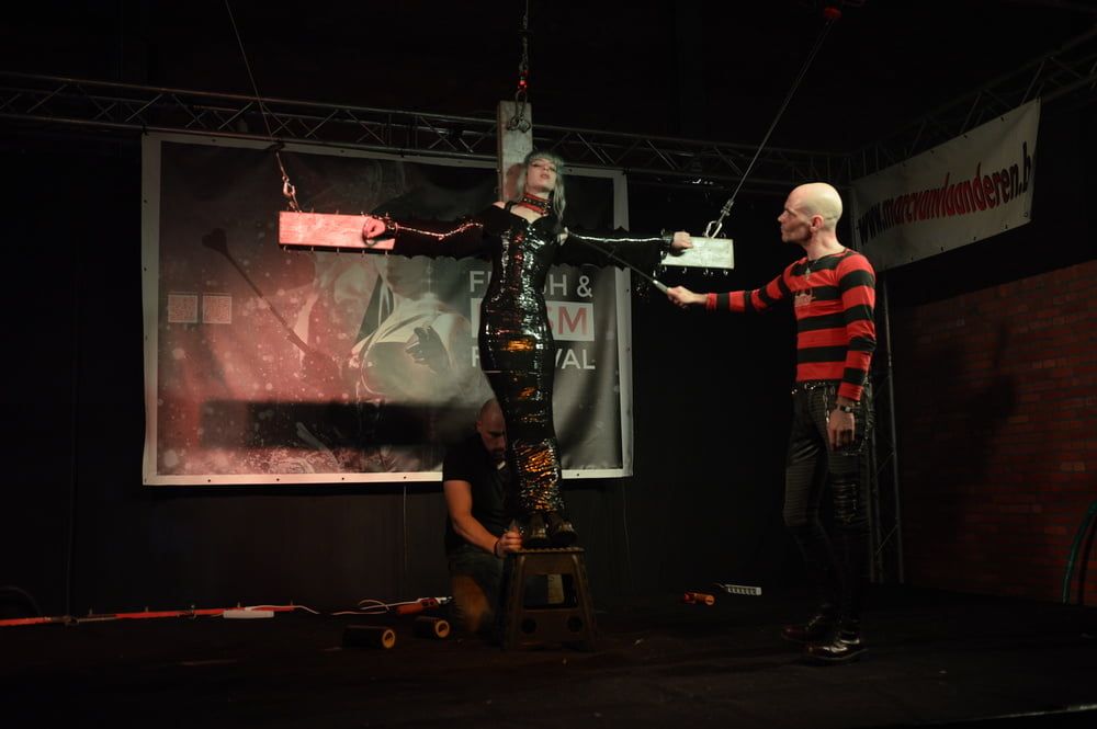  Show Cruxified Skinheadgirl au Fetish Festival VIII  #2