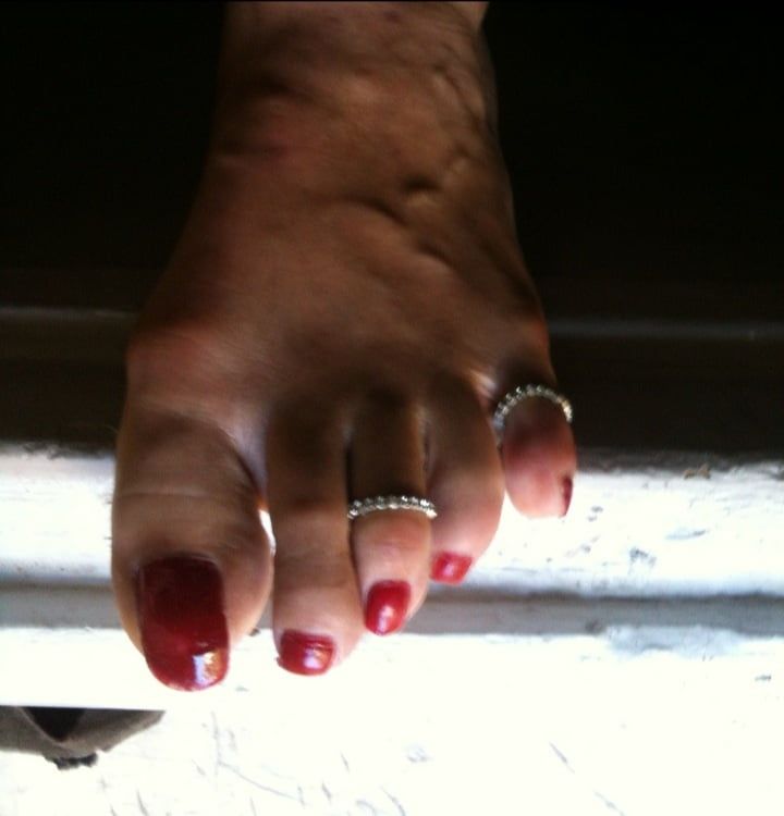 red toenails mix (older, dirty, toe ring, sandals mixed). #44