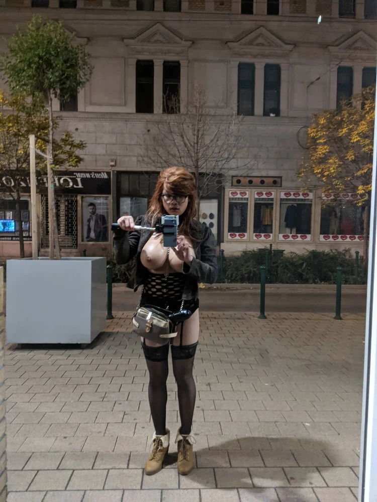 Public cum walks in Budapest #44