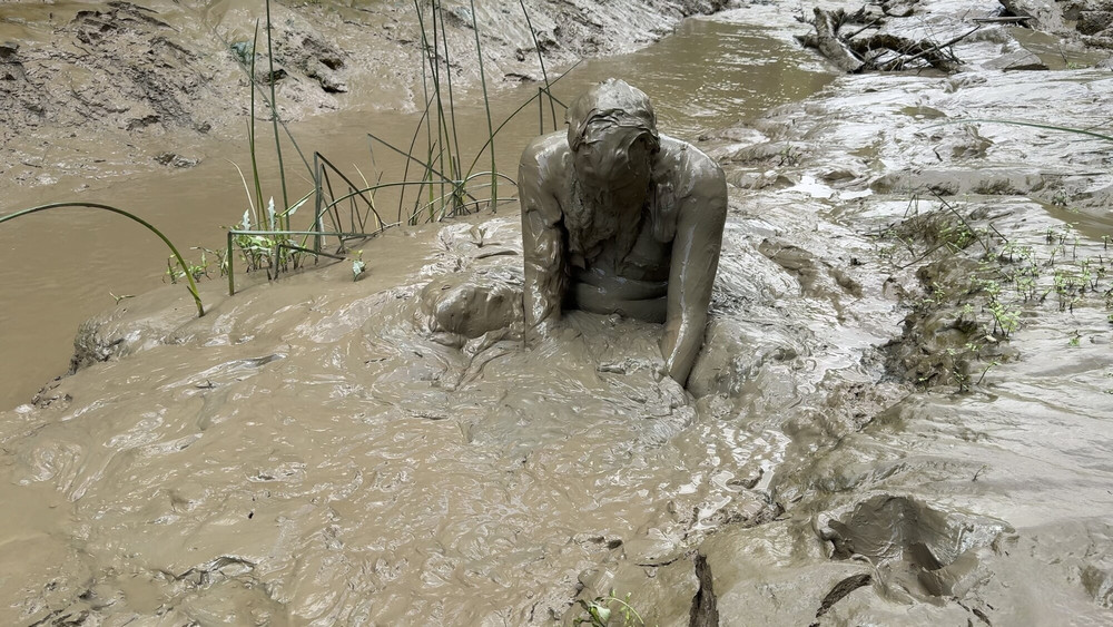 SHOT - MUD PIG IN HEAT #25