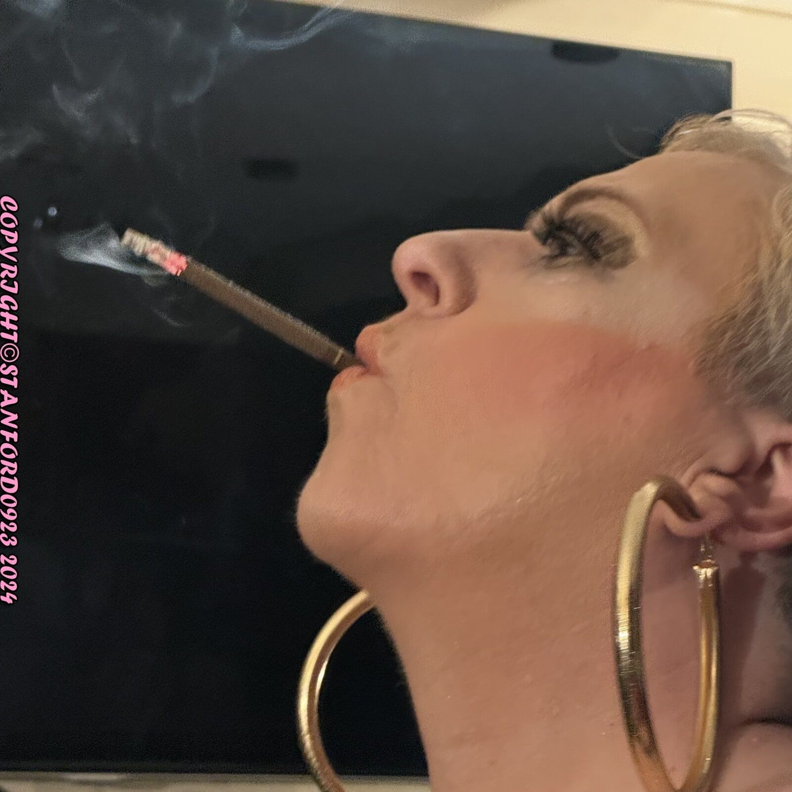 SMOKING CIGAR GIRL SHIRLEY #20