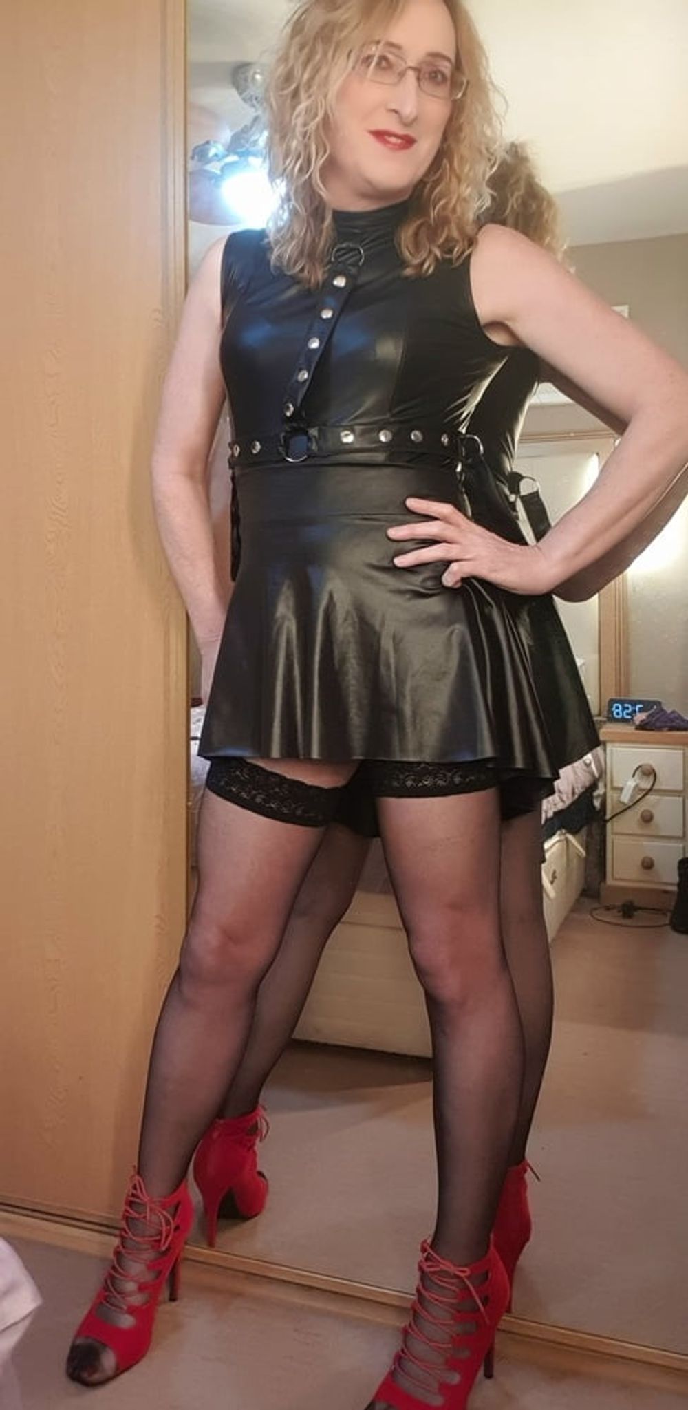 Black Wetlook outfit with suspenders and stockings