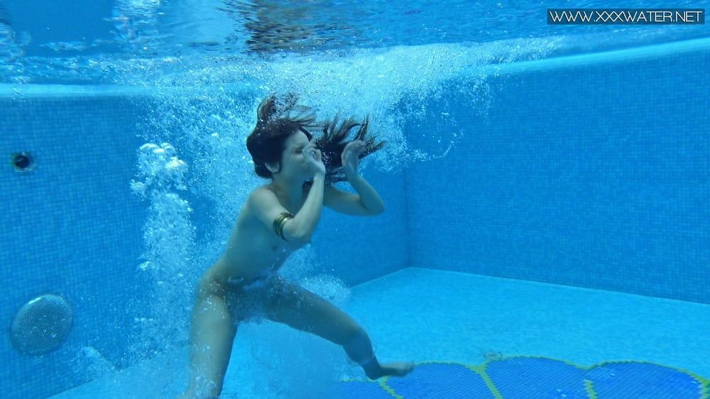 LIZI VOGUE UNDERWATER SWIMMING POOL #5