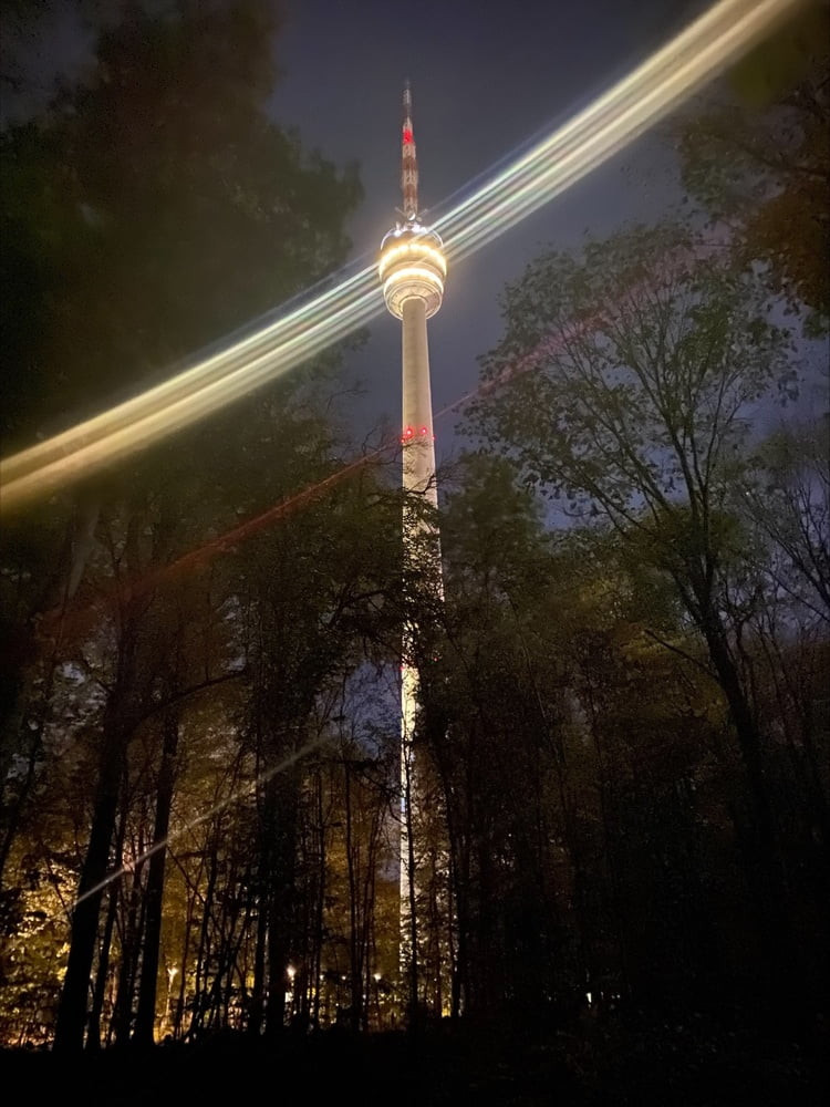 Im  Sissy-Kleid am TV-Turm (07.11.2022)