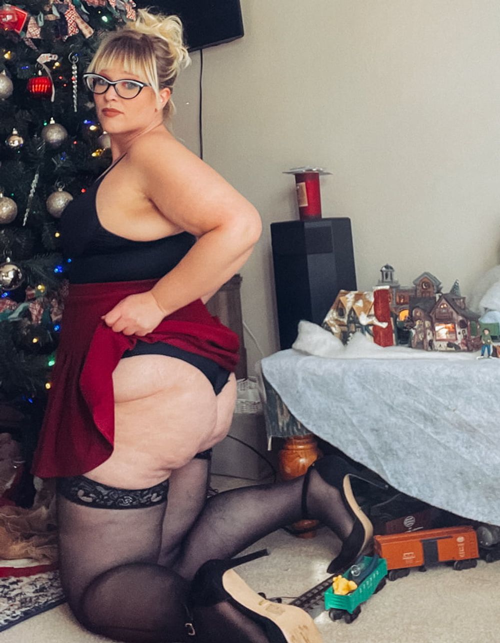 Christmas Thighs and Heels #27